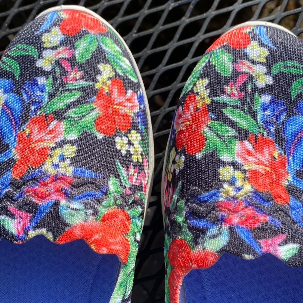 New Skechers Women's Floral Slip-On Flats - Black Multi Floral 7 - Picture 10 of 11
